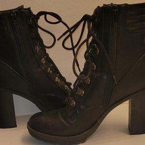 Guess boots
